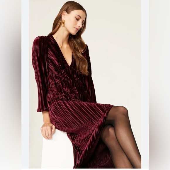Shoshanna Chelsey Gown in Wine v neck holiday dress midi length size 12